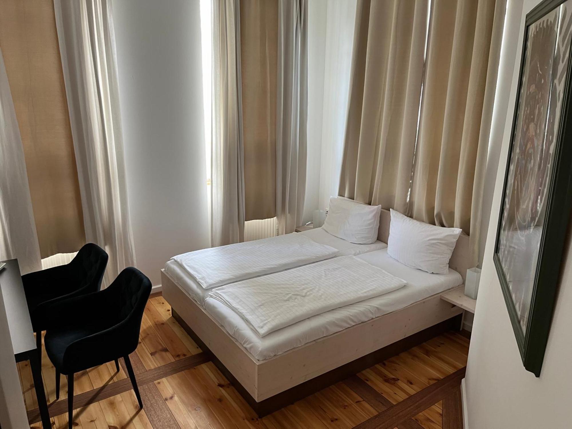 Hotel Hahn Gondelsheim Kamer foto